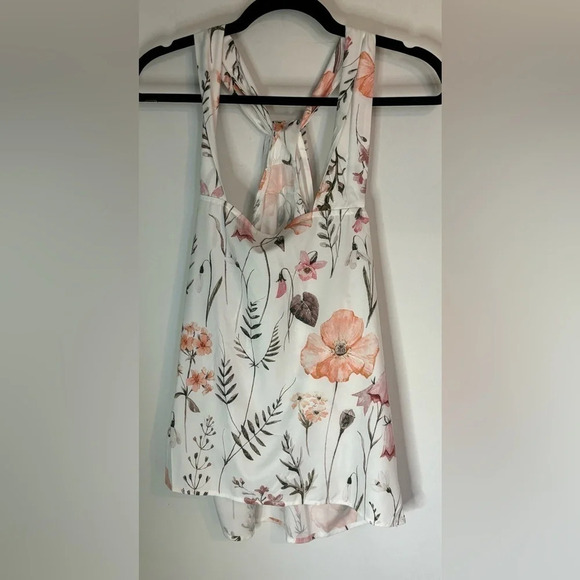 NWT women’s sleeveless twisted floral tank top sz Med feels like poly (no label) - Picture 2 of 6